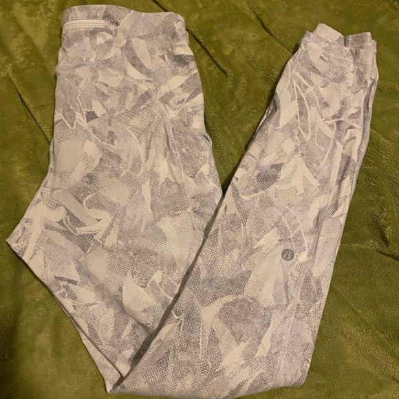 Lululemon Speed Up Legging, size 8 - Picture 1 of 5